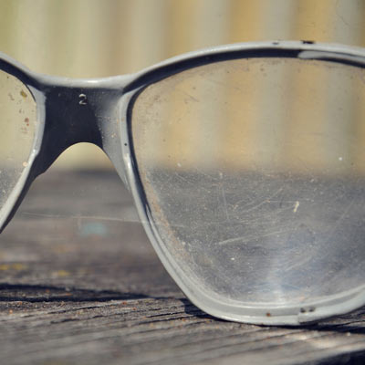 Brille mit Kunststoffgläsern
